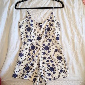 super cute floral romper!